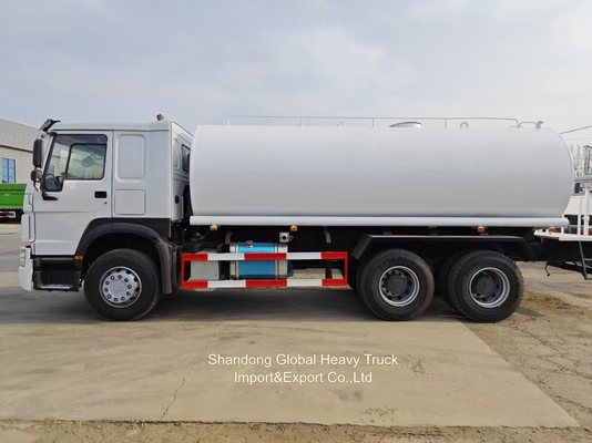 ডিজেল ইঞ্জিন সিনোট্রাক HOWO 6X4 336HP HOWO 10 টায়ার 20000 লিটার স্প্রিংকলার ওয়াটার ট্যাঙ্ক ট্রাক