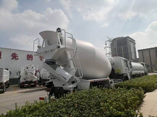 Sinotruk HOWO 8×4 Drive Type 12cbm Capacity 300hp Maximum Horsepower Concrete Mixer Truck