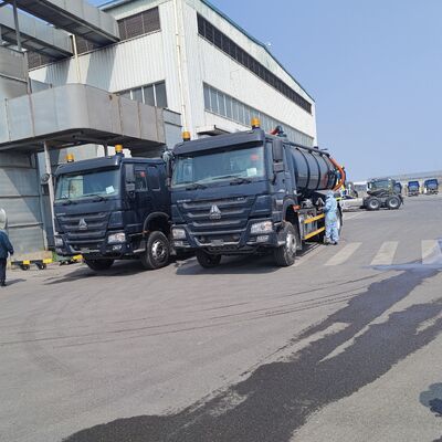 সেপটিক ট্যাঙ্ক পরিষ্কারের জন্য 6×4 ড্রাইভ টাইপ এবং হাইড্রোলিক টিপিং ডিসচার্জ সহ HOWO 15CBM ভ্যাকুয়াম স্যুয়েজ সাকশন ট্রাক