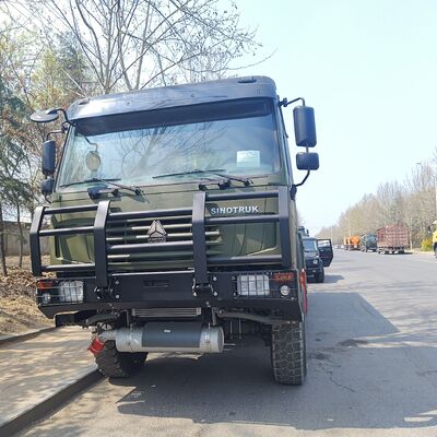 HOWO 8 × 8 60000L জ্বালানী ট্যাঙ্ক ট্রাক ভারী দায়িত্ব জ্বালানী পরিবহন জন্য 371HP ইঞ্জিন সঙ্গে