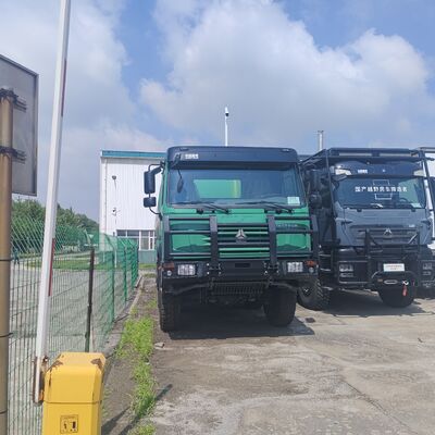 HOWO 6x4 ওয়াটার ট্যাঙ্ক ট্রাক 20,000L ক্ষমতা, 371HP ইঞ্জিন এবং রাস্তা পরিষ্কার এবং ধুলো দমনের জন্য কার্বন ইস্পাত ট্যাঙ্ক