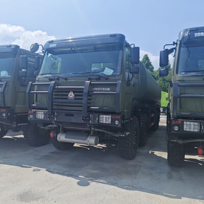 HOWO 8 × 8 50,000L জ্বালানী ট্যাঙ্ক ট্রাক 371HP ইঞ্জিন এবং ভারী দায়িত্ব জ্বালানী পরিবহন জন্য 8 × 8 অল-হুইল ড্রাইভ সঙ্গে