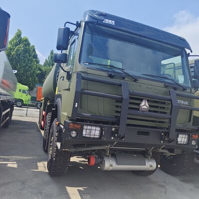 HOWO 8×8 45,000L ফুয়েল ট্যাঙ্ক ট্রাক 371HP ইঞ্জিন এবং 8×8 অল-হুইল ড্রাইভ হেভি ডিউটি ​​ফুয়েল ট্রান্সপোর্টেশনের জন্য