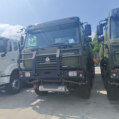 HOWO 8 × 8 40,000L জ্বালানী ট্যাঙ্ক ট্রাক 371HP ইঞ্জিন এবং 8 × 8 ভারী দায়িত্ব জ্বালানী পরিবহন জন্য চার চাকা ড্রাইভ সঙ্গে