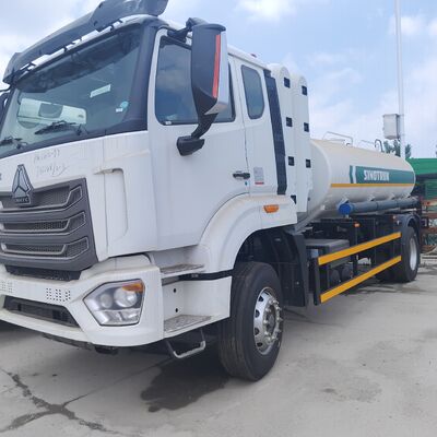 HOWO NX 6 × 4 সিএনজি জ্বালানী ট্যাঙ্ক ট্রাক 400HP ইঞ্জিন এবং 20T পেয়্লড সঙ্গে ডিজেল এবং পেট্রল পরিবহন জন্য