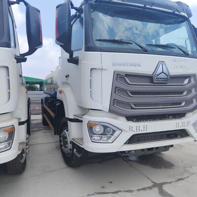 HOWO NX 6 × 4 সিএনজি জ্বালানী ট্যাঙ্ক ট্রাক 400HP ইঞ্জিন এবং 20T পেয়্লড সঙ্গে ডিজেল এবং পেট্রল পরিবহন জন্য