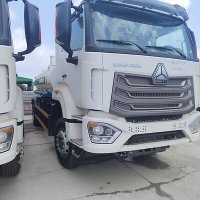 HOWO NX 6 × 4 সিএনজি জ্বালানী ট্যাঙ্ক ট্রাক 400HP ইঞ্জিন এবং 20T পেয়্লড সঙ্গে ডিজেল এবং পেট্রল পরিবহন জন্য