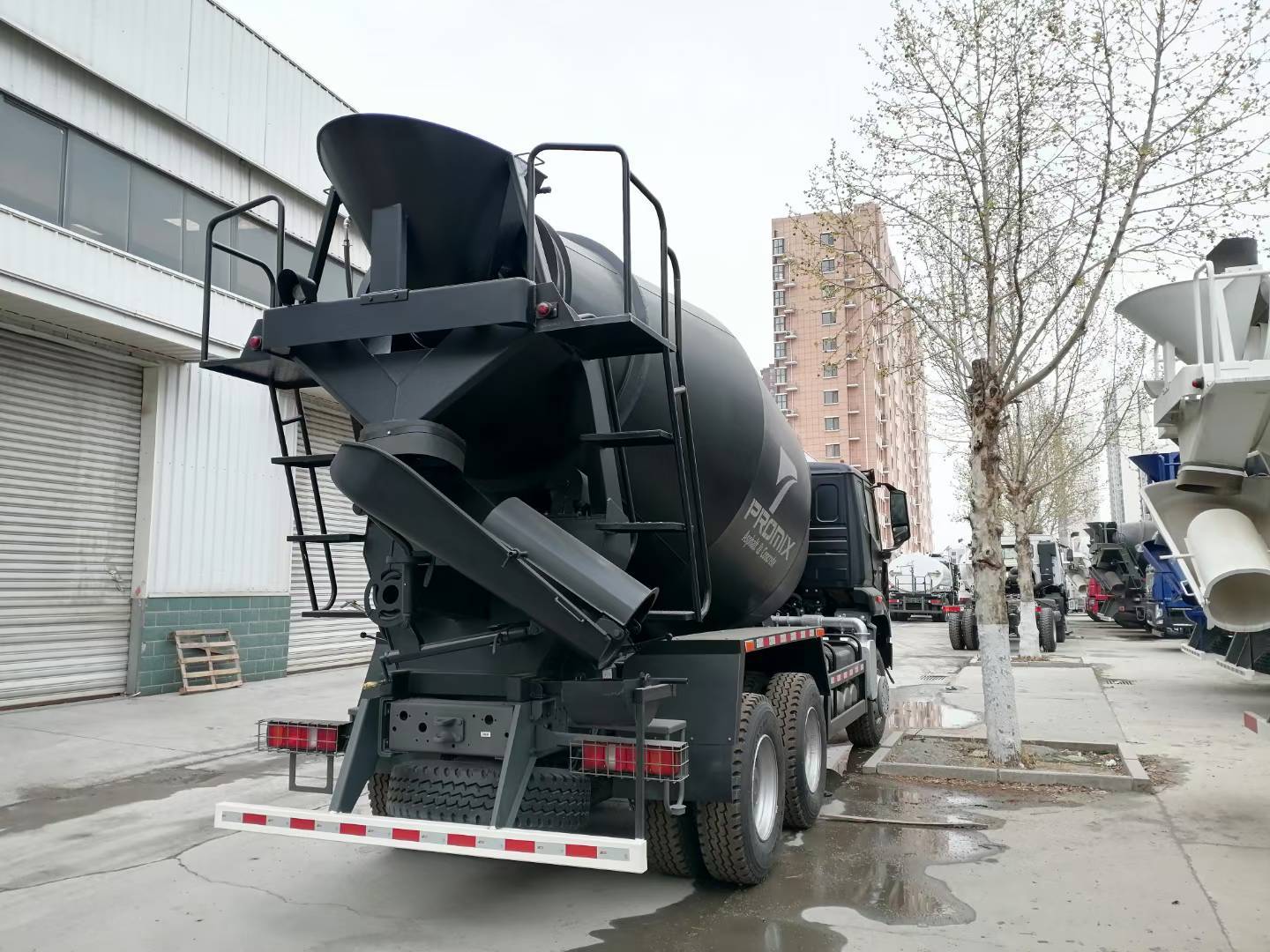 সিনোট্রুক HOWO 6X4 ভারী দায়িত্ব 12m3 কংক্রিট মিক্সার ট্রাক 30T দরকারী লোড এবং 300-400hp ইঞ্জিন