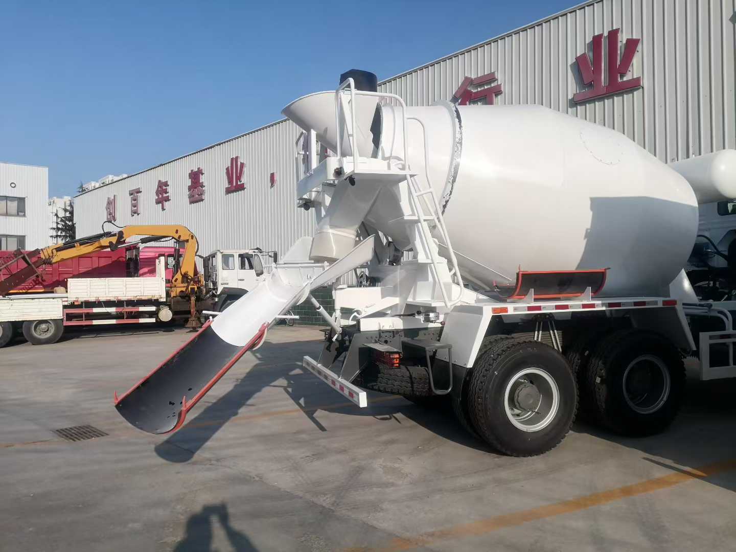China Hino Sinotruck Shacman Sanyi Schwing Chassis 6m3 8m3 9m3 10m3 12m3 16m3 HOWO Cement Small Concrete Mixer Truck