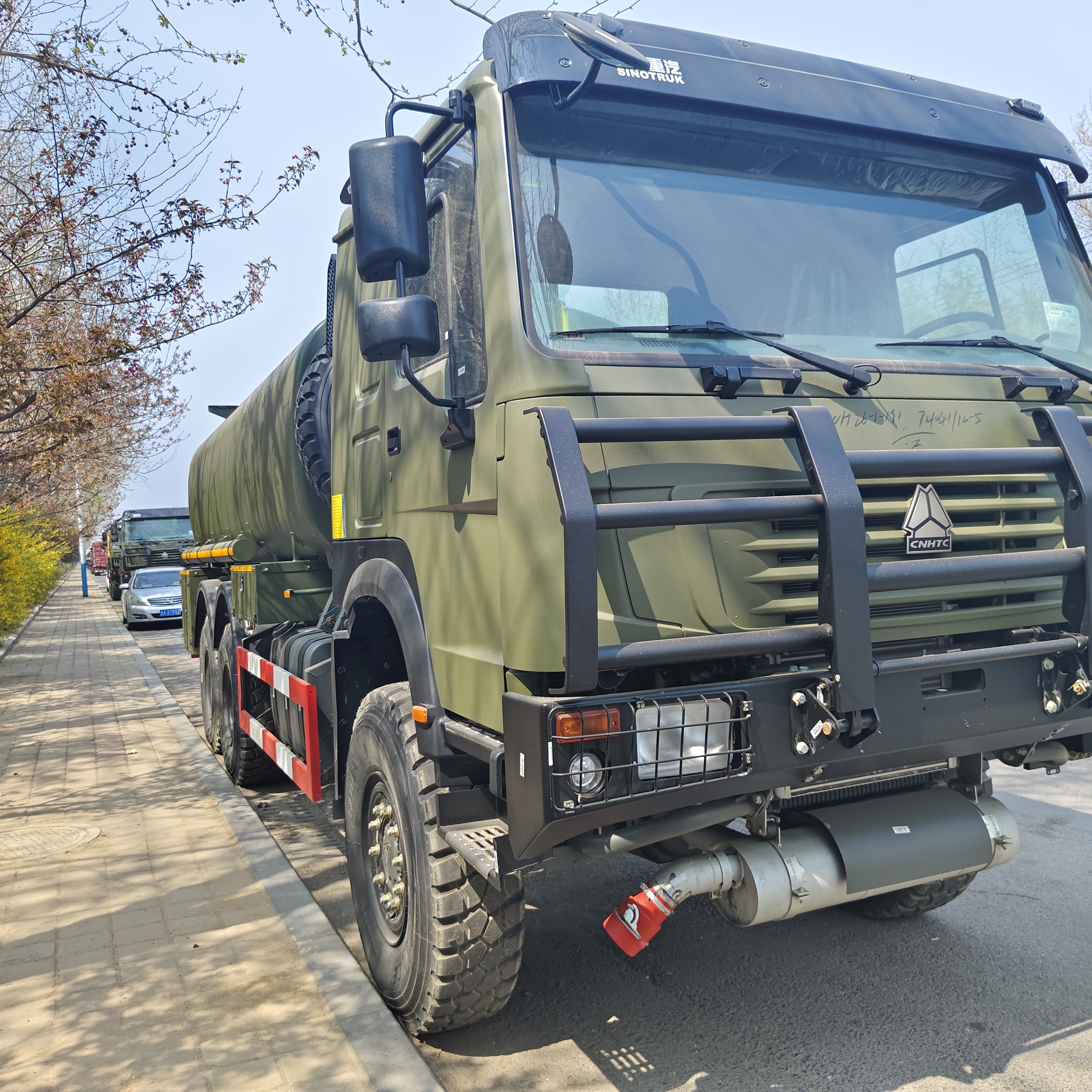 HOWO 6×6 Fuel Tanker Truck with 20T Payload and Euro 2 Emission Standard for Tough Operations