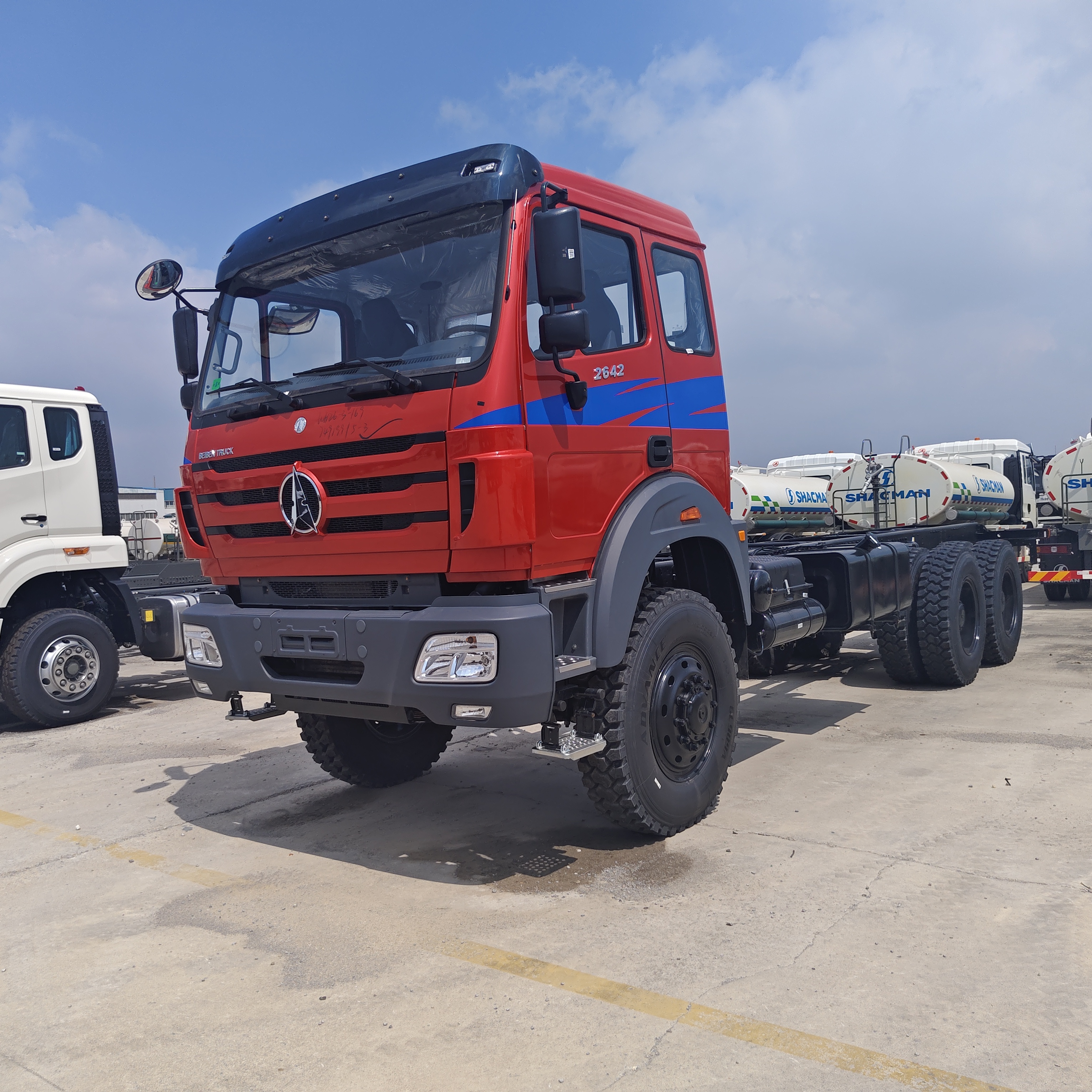 BEIBEN 2648 6×4 480HP WEICHAI ইঞ্জিন এবং মার্সিডিজ-বেঞ্জ প্রযুক্তির চ্যাসি সহ হেভি ডিউটি ​​ট্রাক্টর ট্রাক