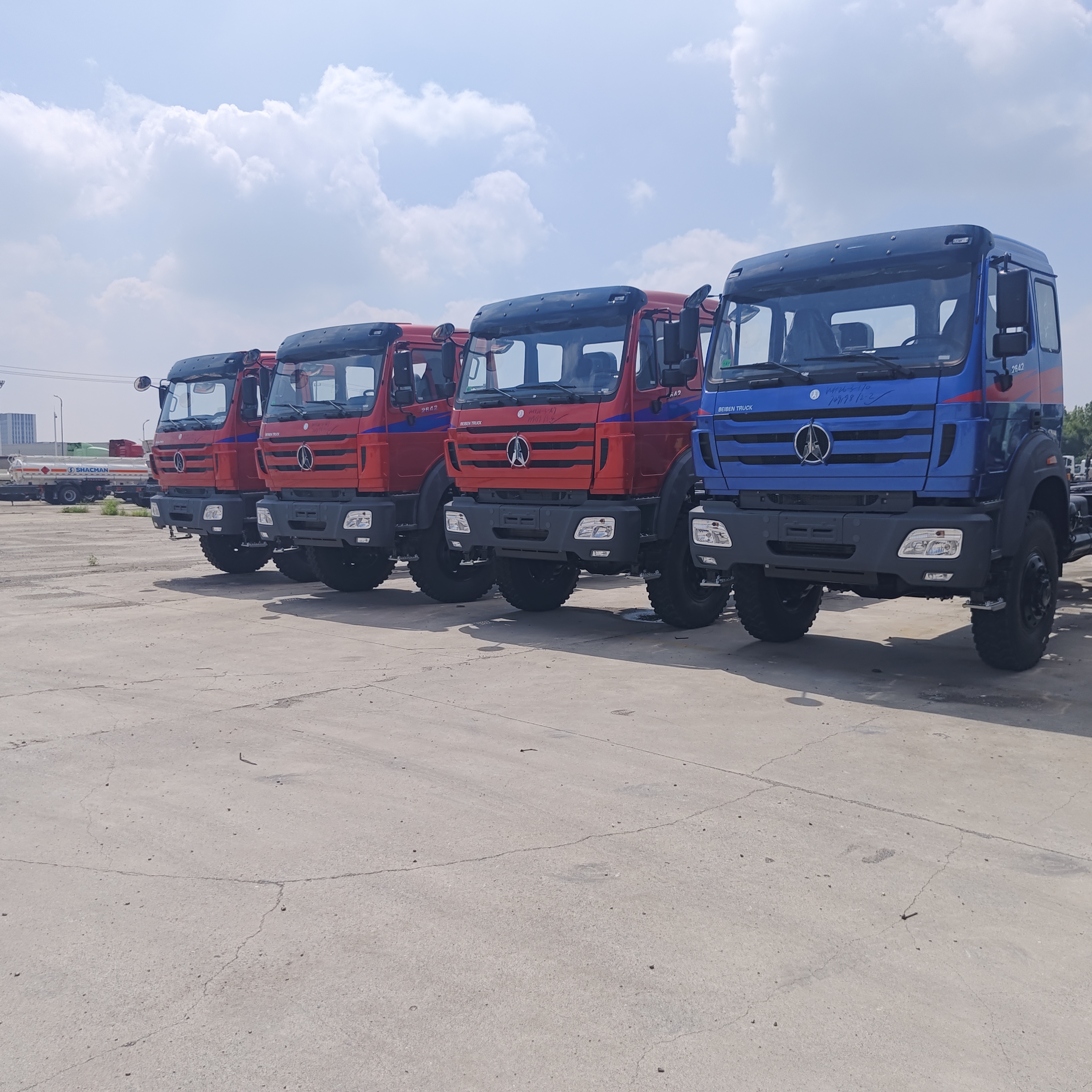 BEIBEN 2638 6×4 380HP WEICHAI ইঞ্জিন এবং মার্সিডিজ-বেঞ্জ প্রযুক্তির চ্যাসি সহ হেভি ডিউটি ​​ট্রাক্টর ট্রাক