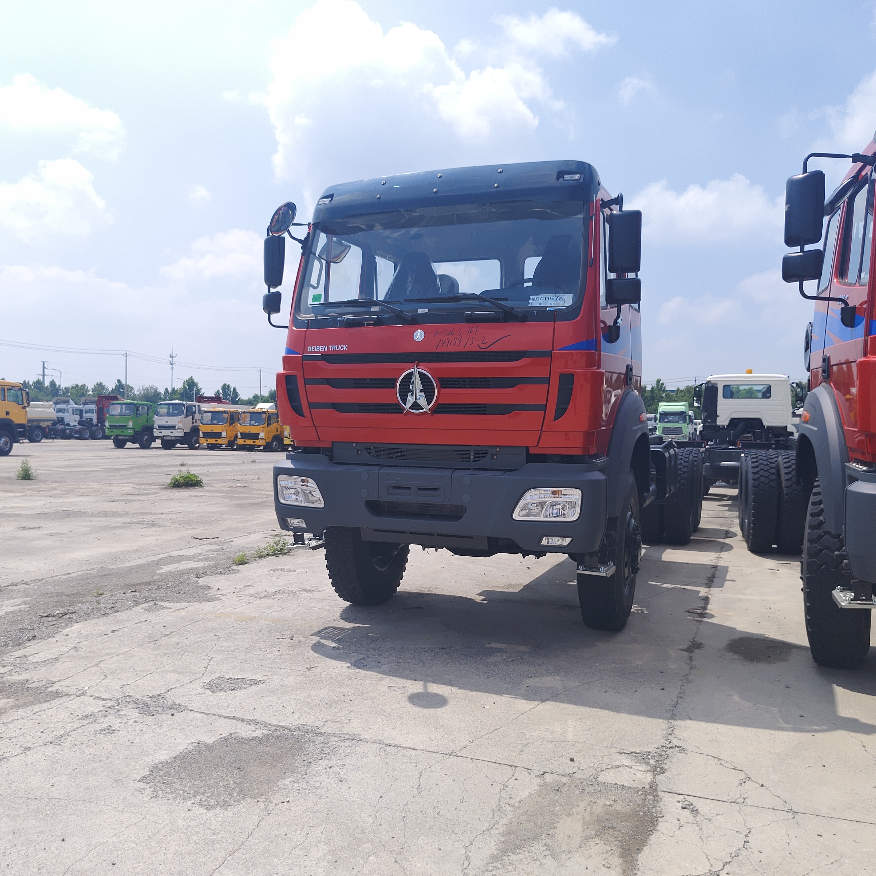 BEIBEN 2638 4 × 4 ভারী দায়িত্ব অফ-রোড ডাম্প ট্রাক 380HP WEICHAI ইঞ্জিন এবং খনির জন্য মের্সেডস-বেঞ্জ প্রযুক্তি চ্যাসি সহ