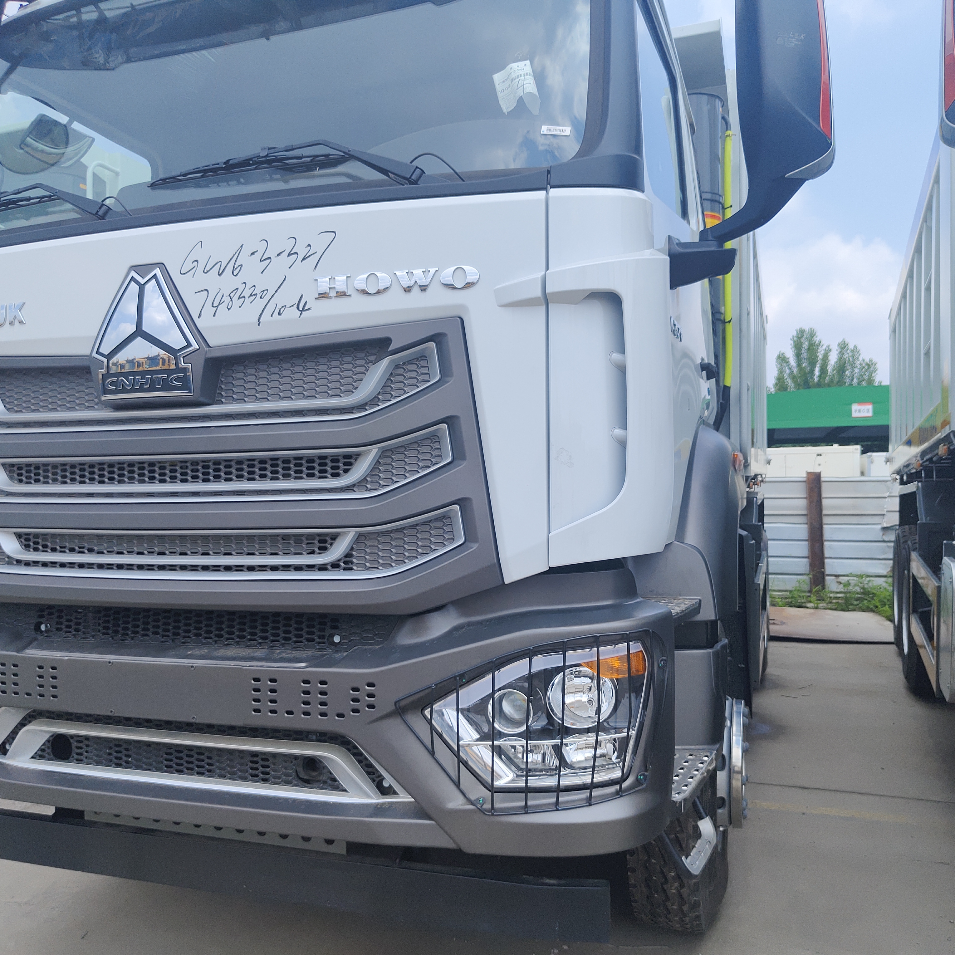 HOWO NX 6 × 4 ভারী দায়িত্ব ডাম্প ট্রাক 400HP ইঞ্জিন এবং 20CBM ডাম্প শরীরের সাথে খনি এবং নির্মাণের জন্য
