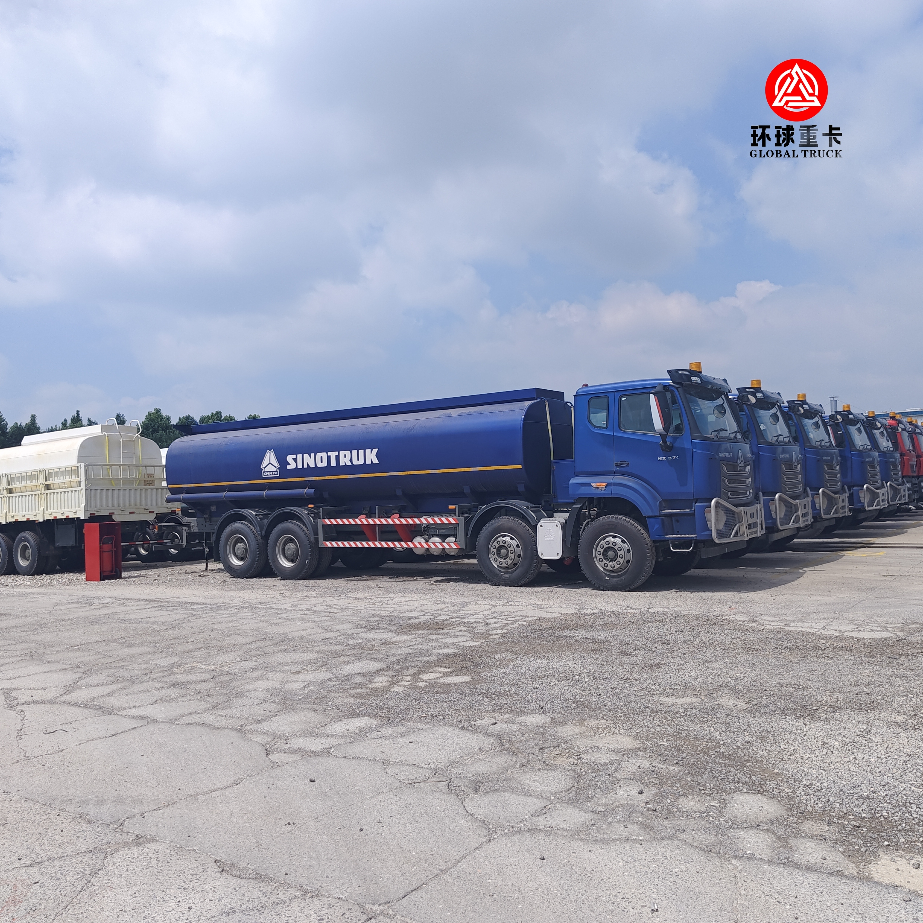 তানজানিয়ার বাজারের জন্য HOWO NX 8x4 30000L ফুয়েল ট্যাঙ্ক ট্রাক হেভি ডিউটি ডিজেল বোসার ট্রাক