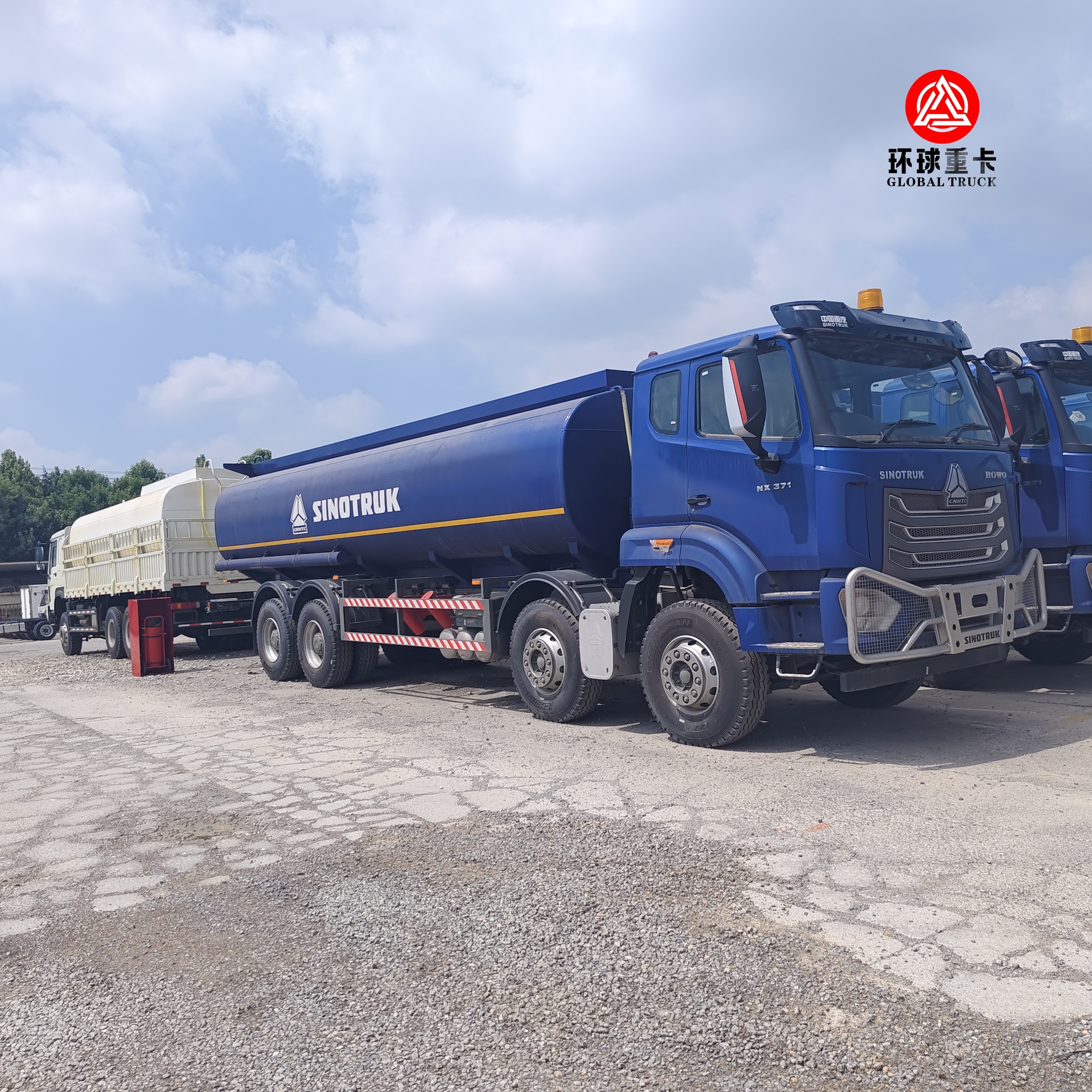 HOWO NX 8x4 30000L জ্বালানি ট্যাঙ্ক ট্রাক আফ্রিকা বাজারের জন্য ভারী দায়িত্ব ডিজেল তেল ট্যাঙ্কার ট্রাক