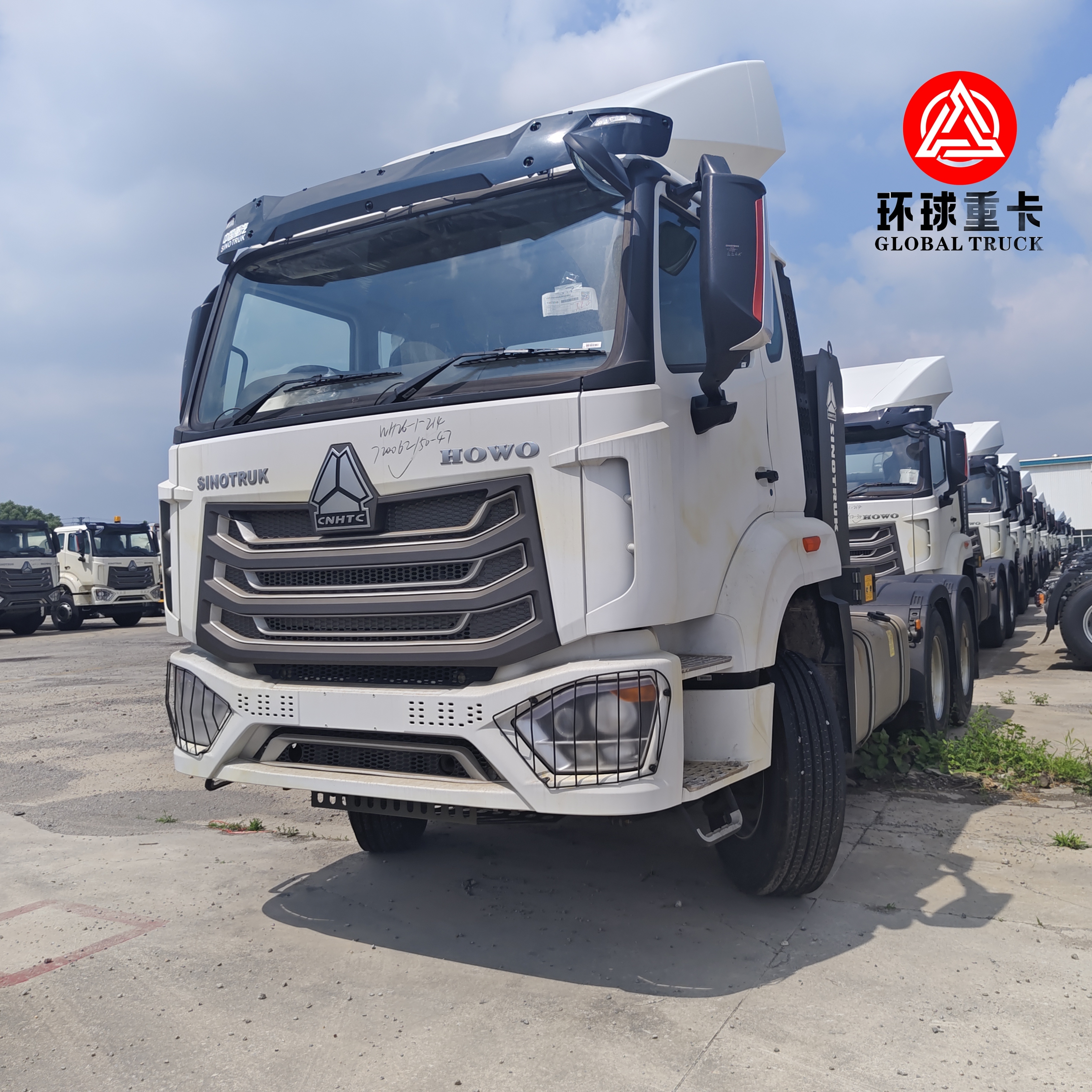 নতুন HOWO NX 6x4 430HP ডান-হ্যান্ড ড্রাইভ ট্রাক প্রাইম মুভার তাঞ্জানিয়া লজিস্টিকসের জন্য